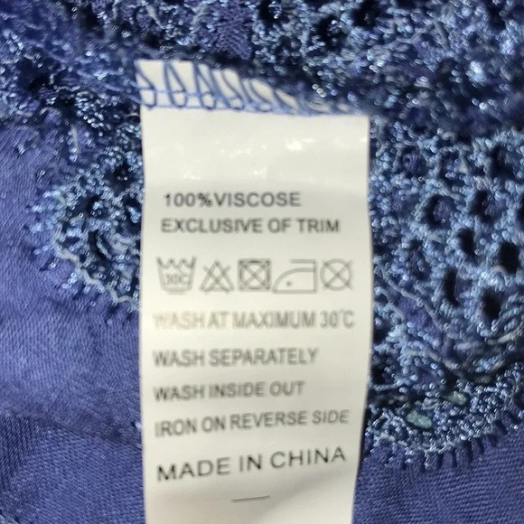 QED LONDON embroidered eyelet bell sleeves off shoulder or not blue NEW size S - Picture 4 of 7